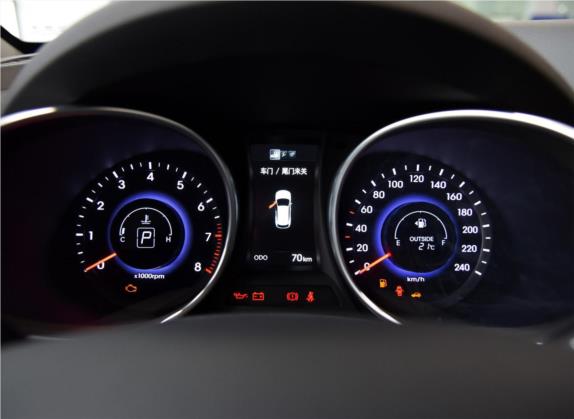 胜达 2015款 2.0T 自动四驱智能型 7座 中控类   仪表盘
