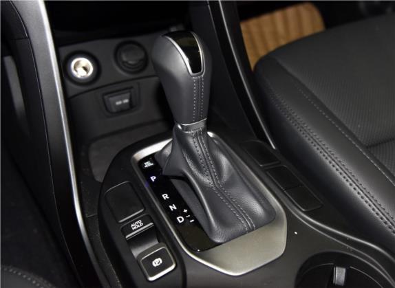 胜达 2015款 2.0T 自动四驱智能型 7座 中控类   挡把