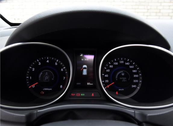 胜达 2015款 2.0T 自动四驱顶级型 7座 中控类   仪表盘