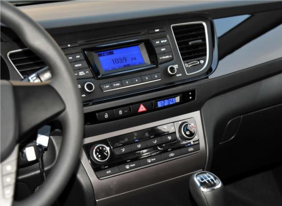 名图 2014款 1.8L 手动舒适型GL 中控类   中控台