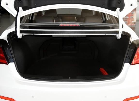 名图 2016款 1.8L 自动尊贵型DLX 车厢座椅   后备厢