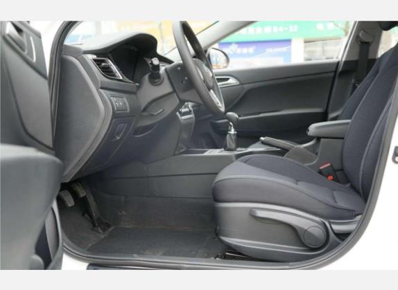 名图 2016款 1.8L 手动舒适型GL 车厢座椅   前排空间