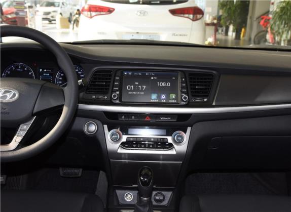 名图 2019款 1.8L 自动智能型GLS纪念款 国V 中控类   中控台