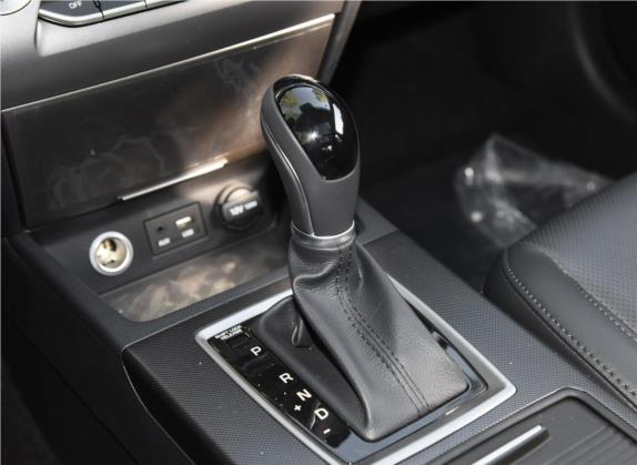 名图 2019款 1.8L 自动尊贵型DLX 国VI 中控类   挡把