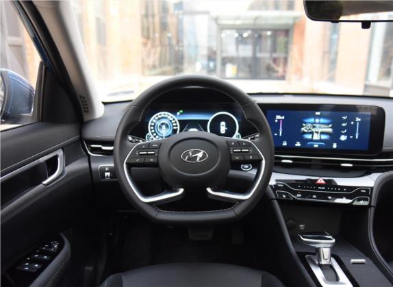名图 2021款 1.8L CVT LUX尊贵版 中控类   驾驶位