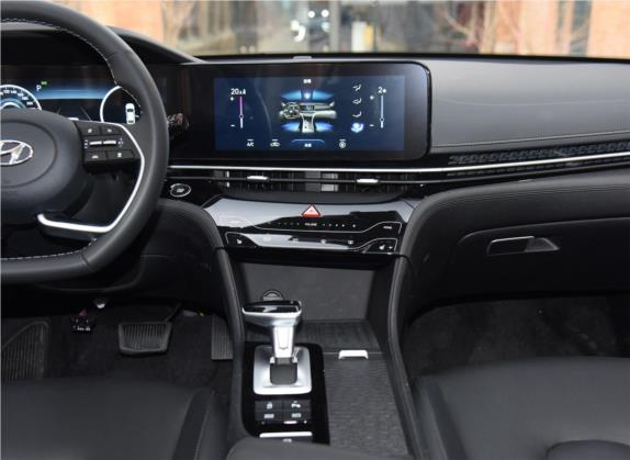 名图 2021款 1.8L CVT LUX尊贵版 中控类   中控台