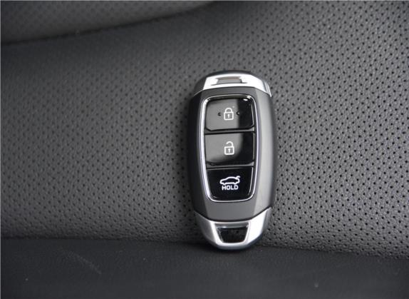 名图 2021款 1.8L CVT LUX尊贵版 其他细节类   钥匙