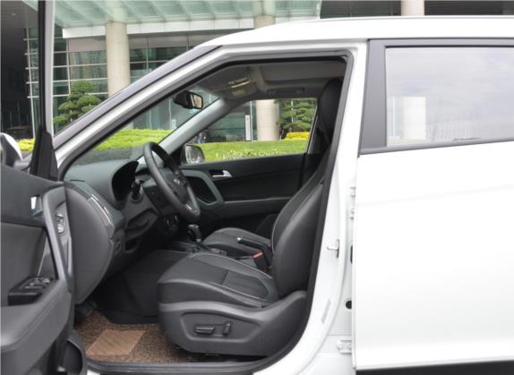 北京现代ix25 2015款 1.6L 自动两驱尊贵型DLX 车厢座椅   前排空间