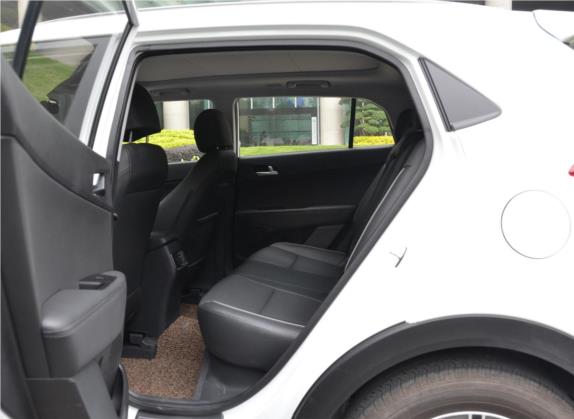 北京现代ix25 2015款 1.6L 自动两驱尊贵型DLX 车厢座椅   后排空间