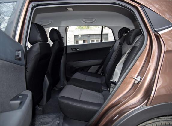 北京现代ix25 2015款 1.6L 自动两驱时尚型GS 车厢座椅   后排空间