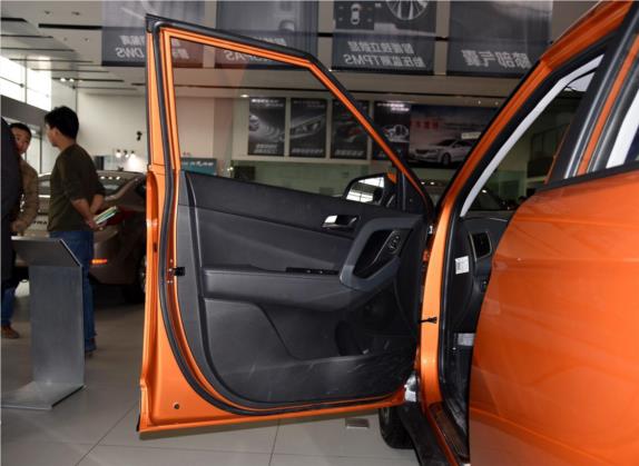 北京现代ix25 2015款 2.0L 自动两驱智能型GLS 车厢座椅   前门板