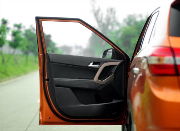 北京现代ix25 2015款 2.0L 自动四驱尊贵型DLX 车厢座椅   前门板