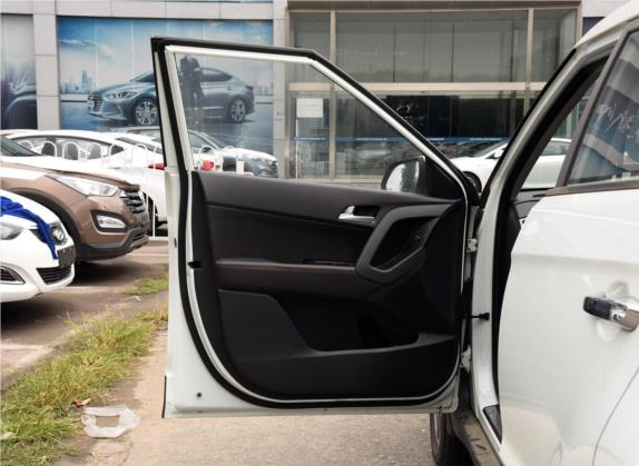北京现代ix25 2016款 1.6T 双离合两驱智能型GLS 车厢座椅   前门板