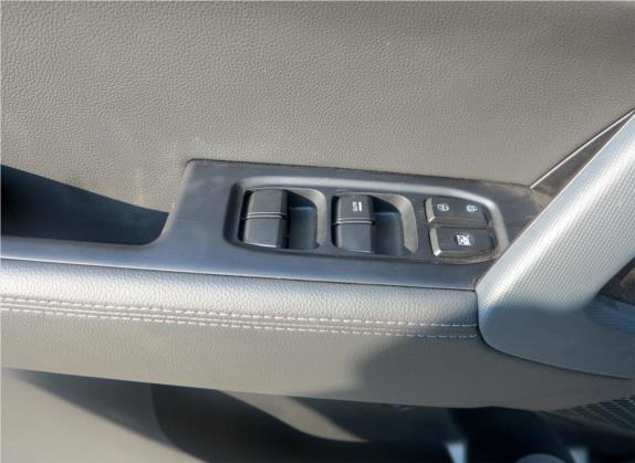 北京现代ix25 2016款 1.6T 双离合两驱尊贵型DLX 车厢座椅   门窗控制