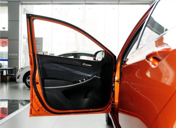 瑞奕 2014款 1.4L 手动GLX 车厢座椅   前门板
