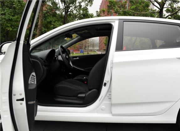 瑞奕 2014款 1.4L 自动GLX 车厢座椅   前排空间