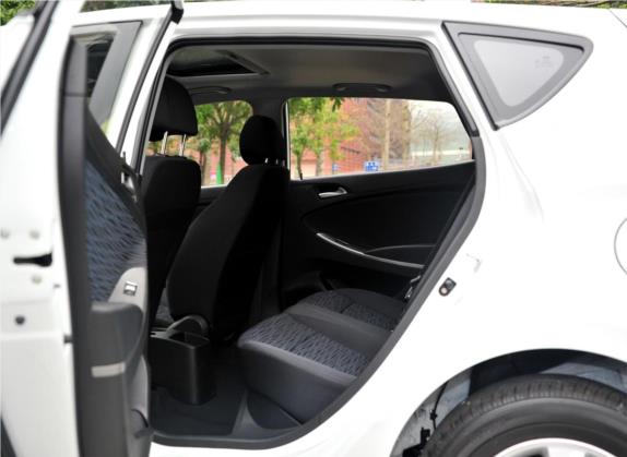 瑞奕 2014款 1.4L 自动GLX 车厢座椅   后排空间