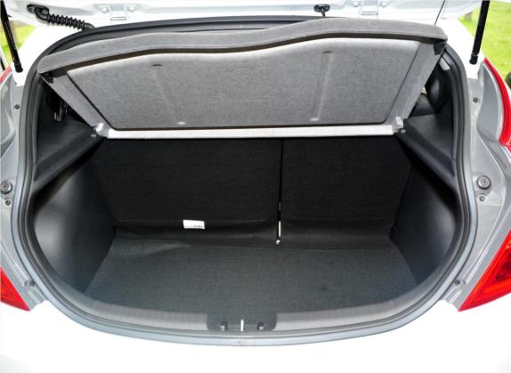 瑞奕 2014款 1.4L 自动GLX 车厢座椅   后备厢