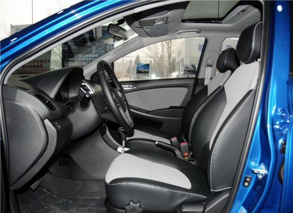 瑞奕 2014款 1.6L 自动TOP 车厢座椅   前排空间