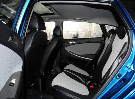 瑞奕 2014款 1.6L 自动TOP 车厢座椅   后排空间