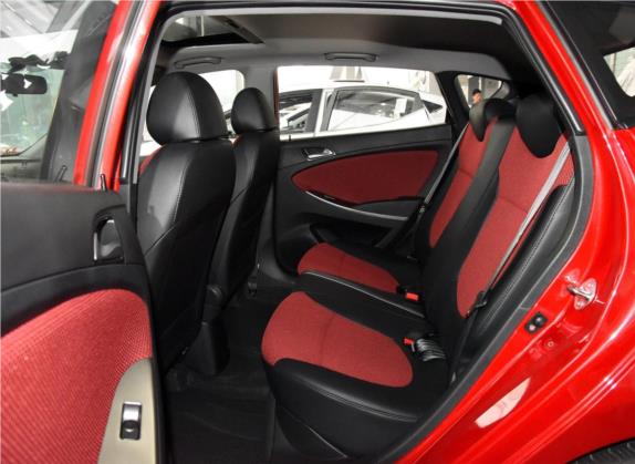 瑞奕 2016款 1.4L 自动领先型GLX 车厢座椅   后排空间