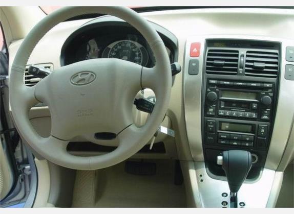 途胜 2006款 2.7L 自动四驱豪华型 中控类   驾驶位