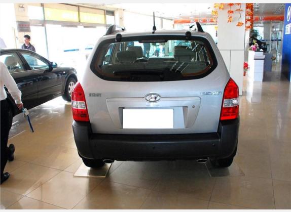 途胜 2006款 2.0L 自动两驱舒适型 外观   正后