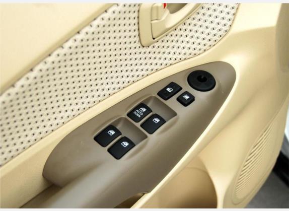 途胜 2009款 2.0L 手动两驱时尚型 车厢座椅   门窗控制