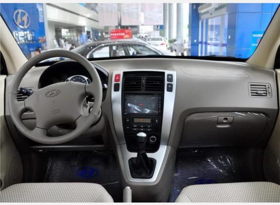 途胜 2009款 2.0L 手动四驱豪华型 中控类   中控全图
