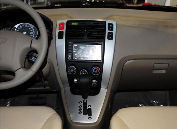 途胜 2013款 2.0L 自动两驱舒适型 中控类   中控台