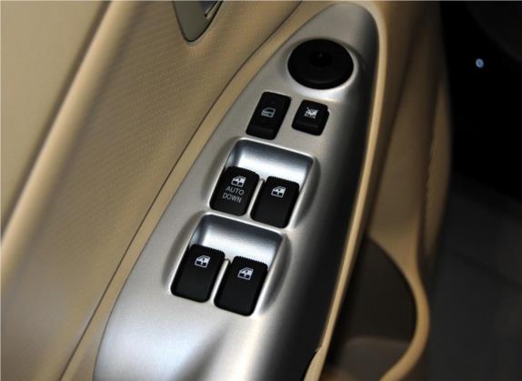 途胜 2013款 2.0L 自动两驱舒适型 车厢座椅   门窗控制