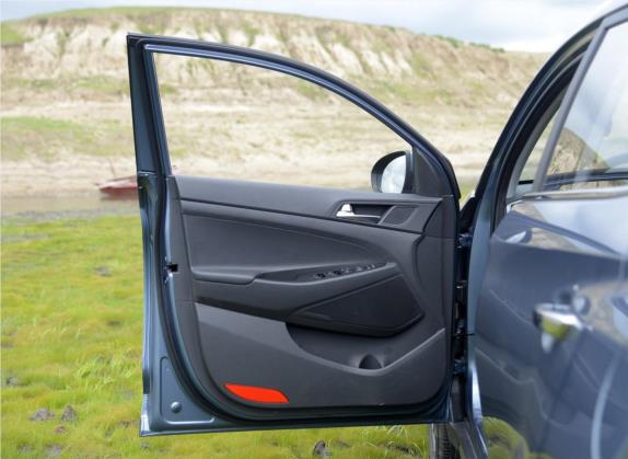 途胜 2015款 1.6T 双离合四驱旗舰型 车厢座椅   前门板