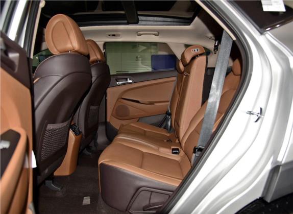 途胜 2015款 1.6T 双离合四驱尊贵型 车厢座椅   后排空间