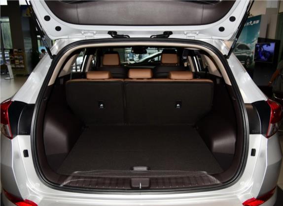 途胜 2015款 1.6T 双离合四驱尊贵型 车厢座椅   后备厢