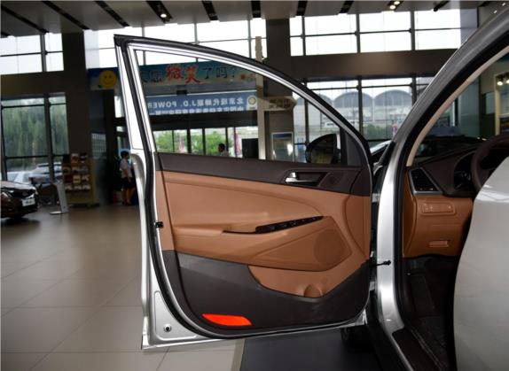 途胜 2015款 1.6T 双离合四驱尊贵型 车厢座椅   前门板
