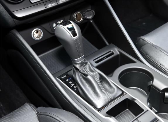 途胜 2018款 1.6T 双离合两驱15周年特别版 中控类   挡把
