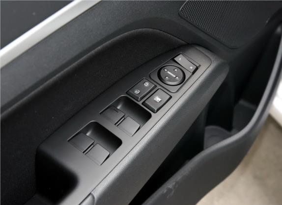 领动 2016款 1.6L 手动智炫·青春型 车厢座椅   门窗控制