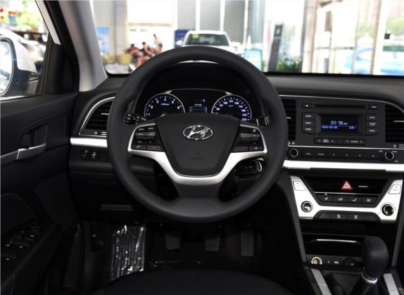 领动 2016款 1.6L 手动智炫·活力型 中控类   驾驶位