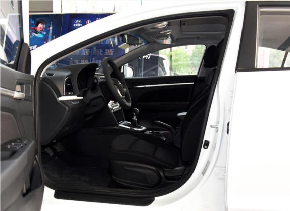 领动 2016款 1.6L 手动智炫·活力型 车厢座椅   前排空间