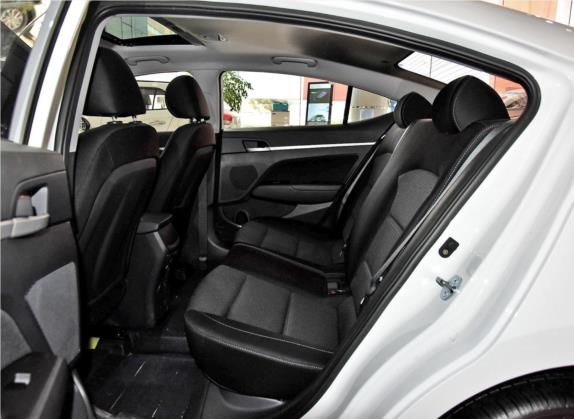 领动 2018款 1.6L 自动15周年特别版 车厢座椅   后排空间