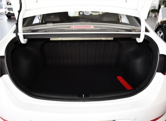 悦纳 2016款 1.6L 自动精英版TOP 车厢座椅   后备厢