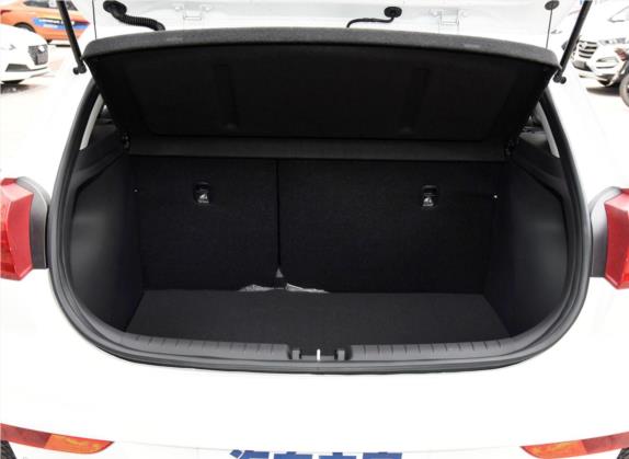 悦纳RV 2017款 1.4L 手动炫酷版GLS 国V 车厢座椅   后备厢