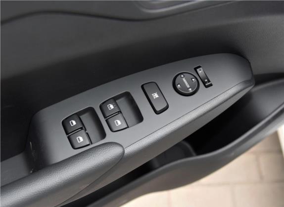 悦纳RV 2017款 1.4L 手动炫酷版GLS 国V 车厢座椅   门窗控制