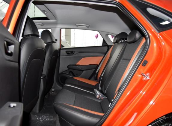 悦纳RV 2017款 1.4L 自动活力版SPORT 国V 车厢座椅   后排空间