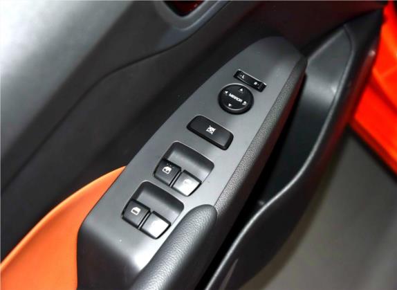 悦纳RV 2017款 1.4L 自动活力版SPORT 国V 车厢座椅   门窗控制