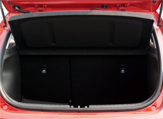 悦纳RV 2017款 1.6L 自动活力版SPORT 国V 车厢座椅   后备厢