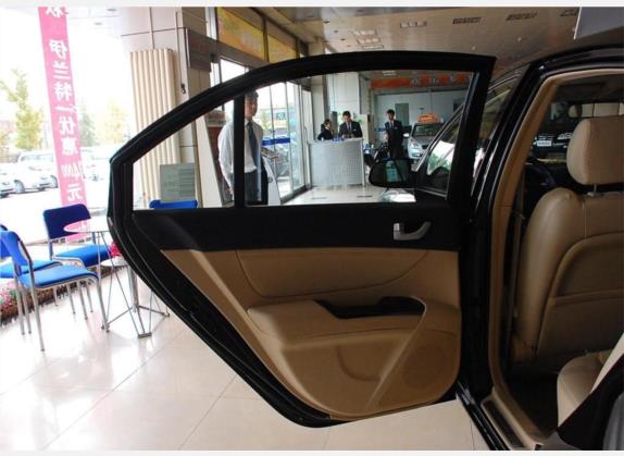 御翔 2006款 2.4L 自动顶级型 车厢座椅   前门板