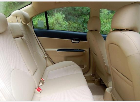 雅绅特 2006款 1.4自动豪华型 车厢座椅   后排空间