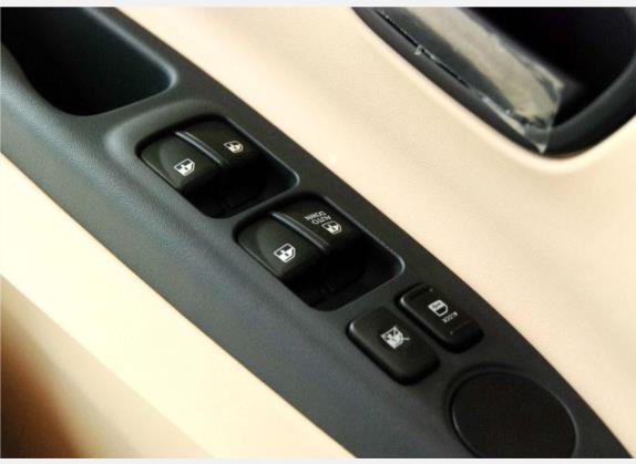雅绅特 2008款 1.4手动舒适型 车厢座椅   门窗控制