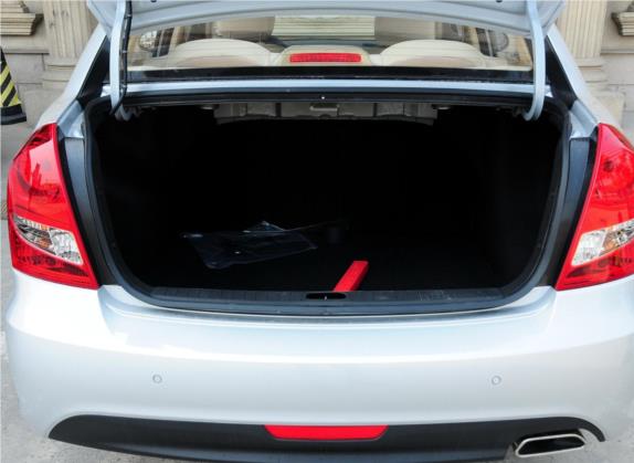 雅绅特 2011款 1.4手动舒适型 车厢座椅   后备厢